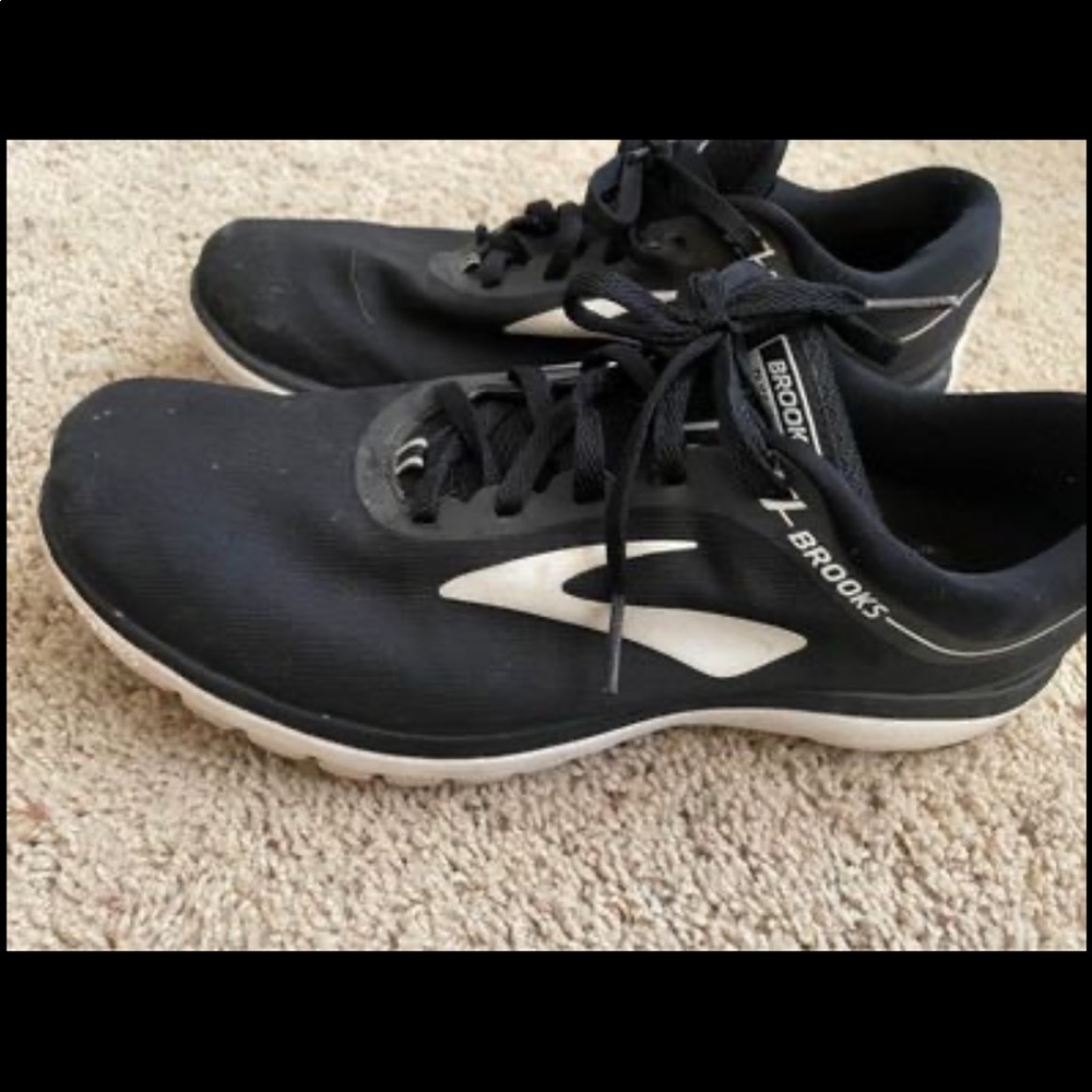 Like new Brooks running shoes